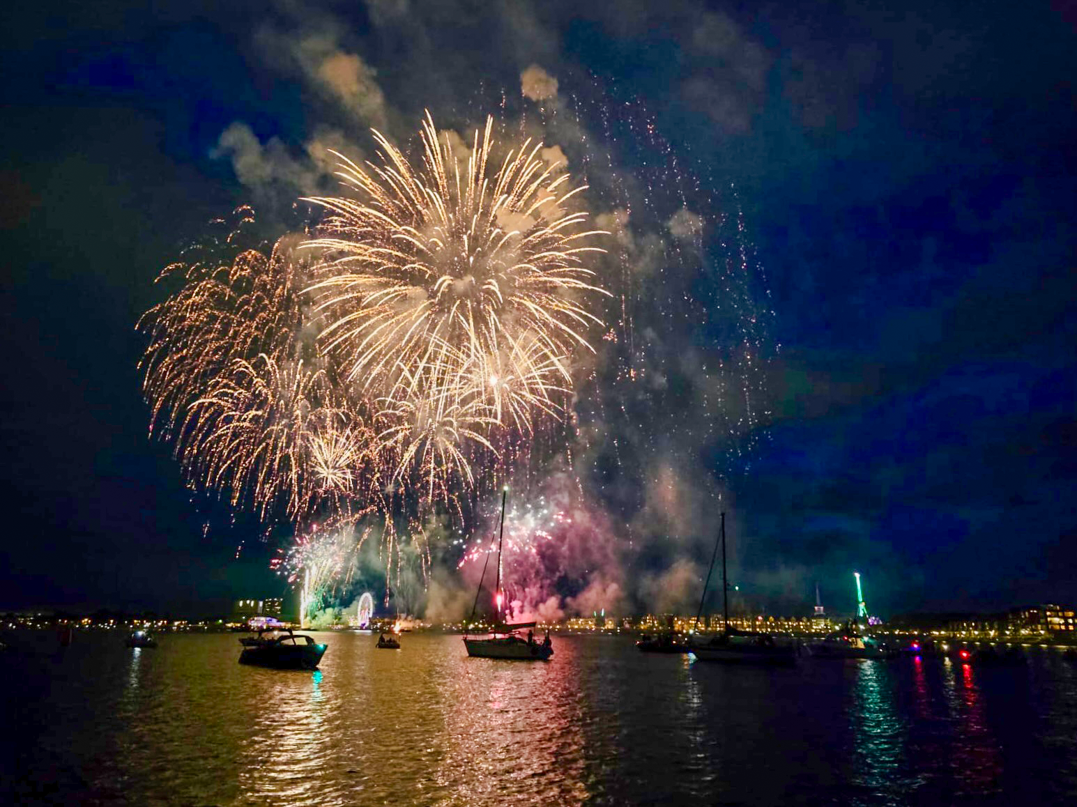 Beleef het kermisvuurwerk vanaf de boot